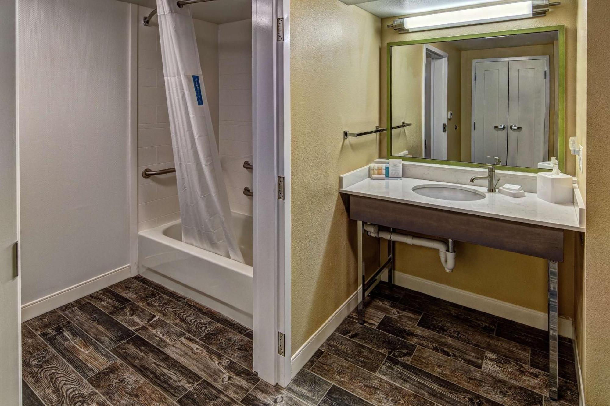 Hampton Inn & Suites Memphis-Wolfchase Galleria Бартлетт Экстерьер фото
